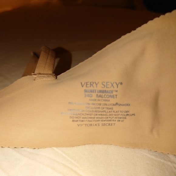 NWT Nude Victoria's Secret Embrace Wavey Convertible Demi Bra Padded 34D Crystal - Picture 8 of 10